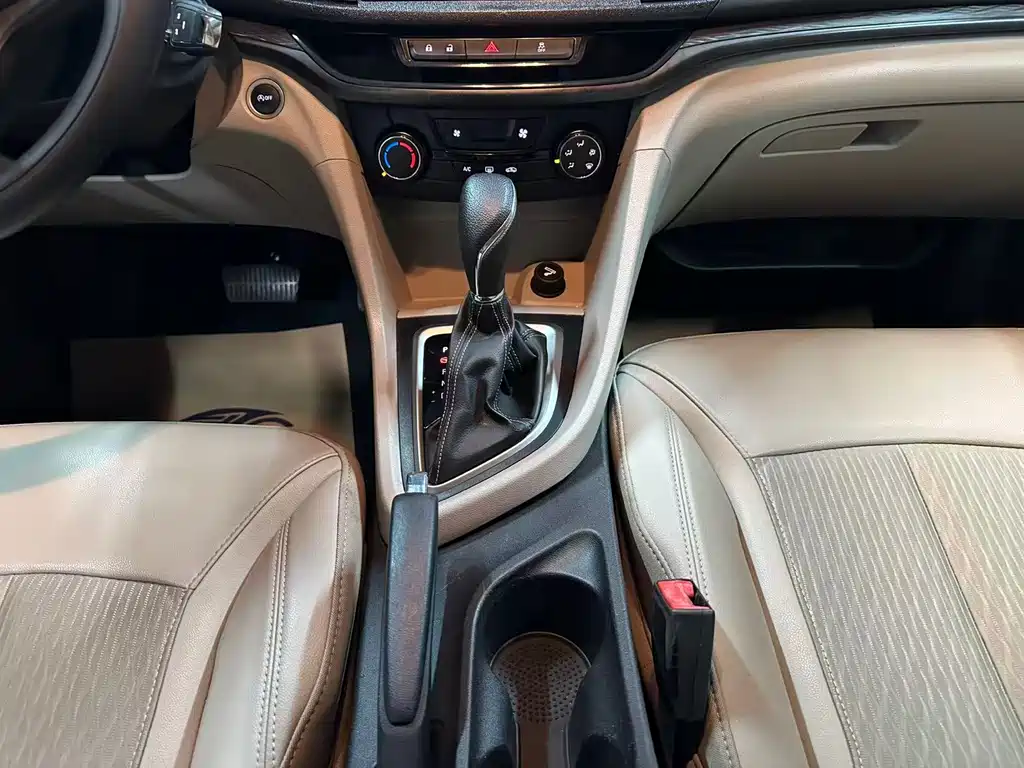 Buick Excelle 2017 — фото 12
