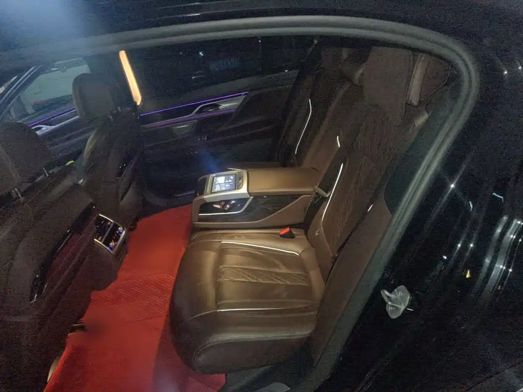 BMW 7 Series 2019 — фото 15