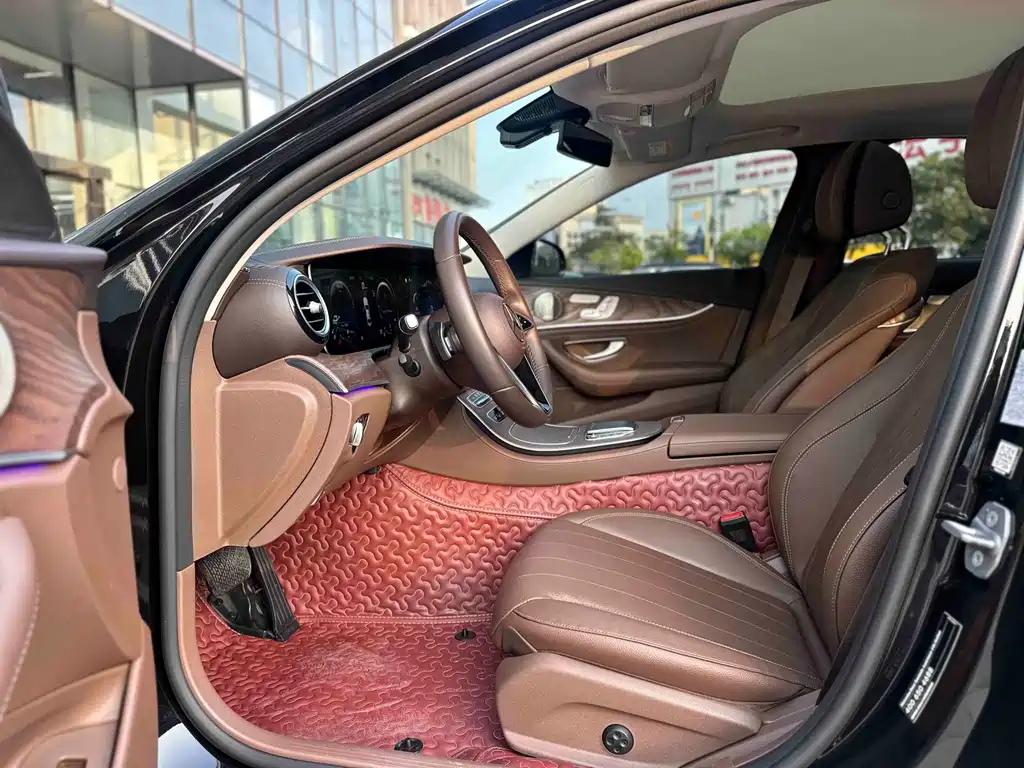 Mercedes-Benz E-Class 2022 — фото 11