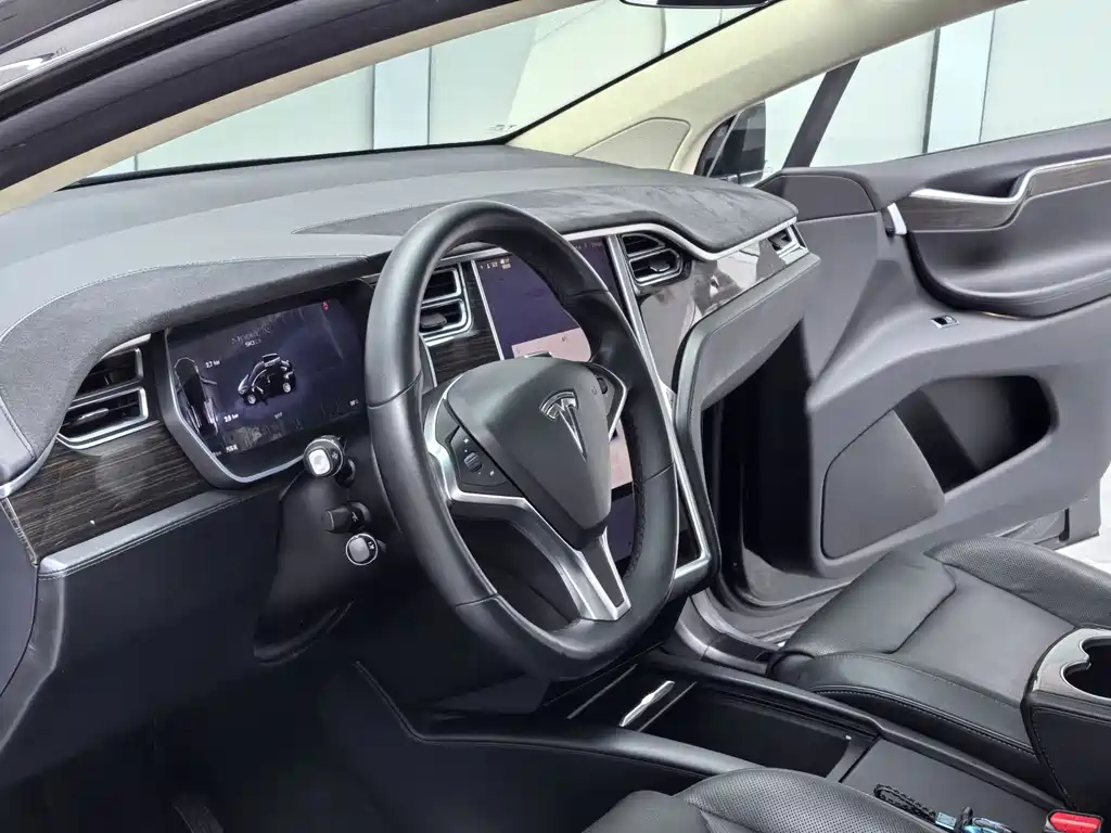 Tesla Model X 2017 — фото 4