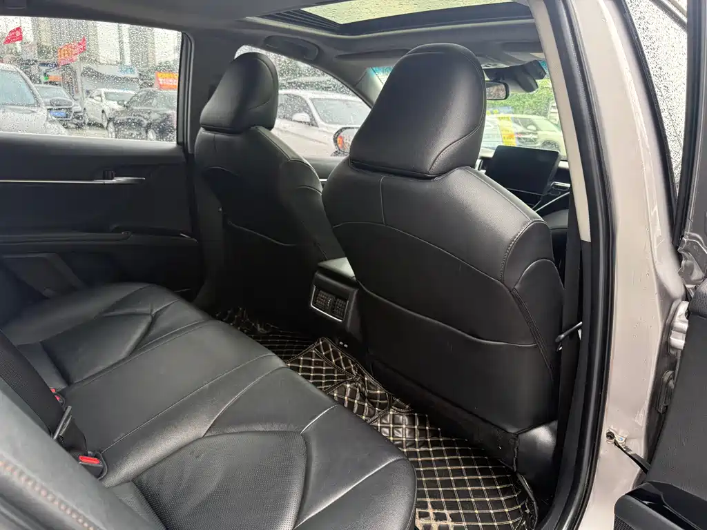 Toyota Camry 2021 — фото 14