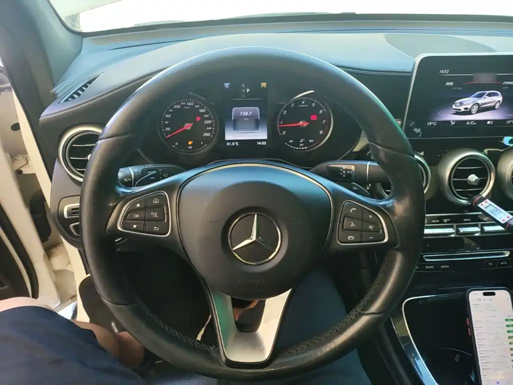 Mercedes-Benz GLC 2018 — фото 11