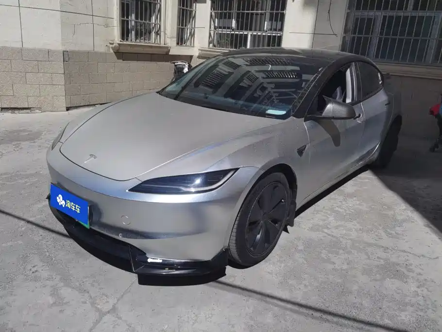 Tesla Model 3 2024