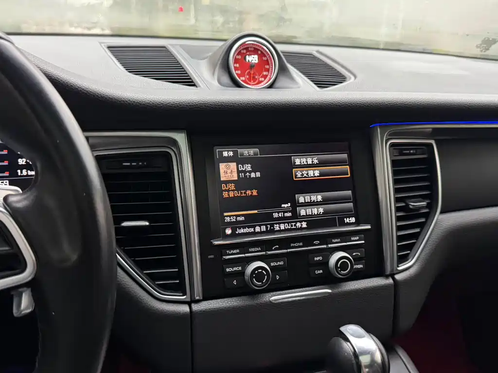 Porsche Macan 2015 — фото 13