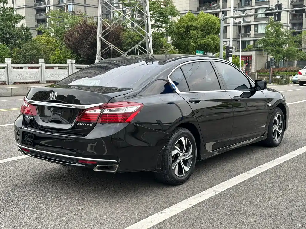 Honda Accord 2018 — фото 7