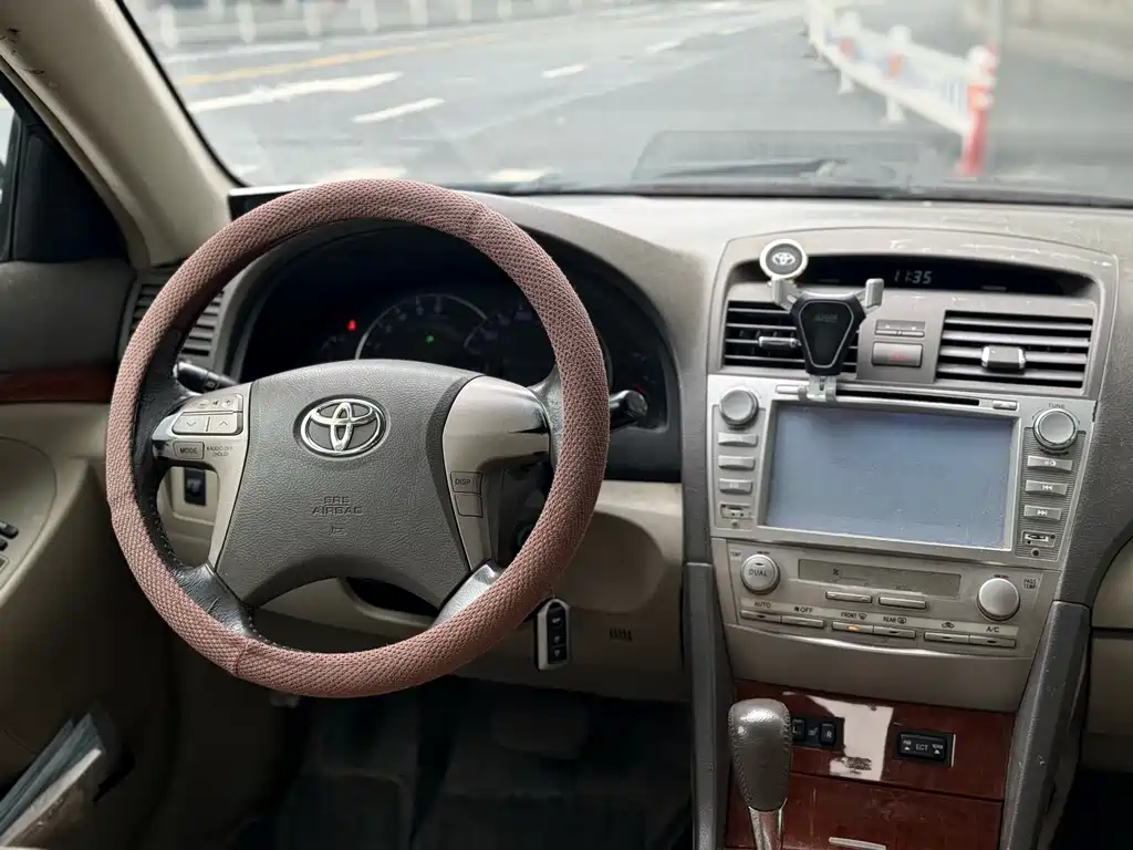 Toyota Camry 2014 — фото 6
