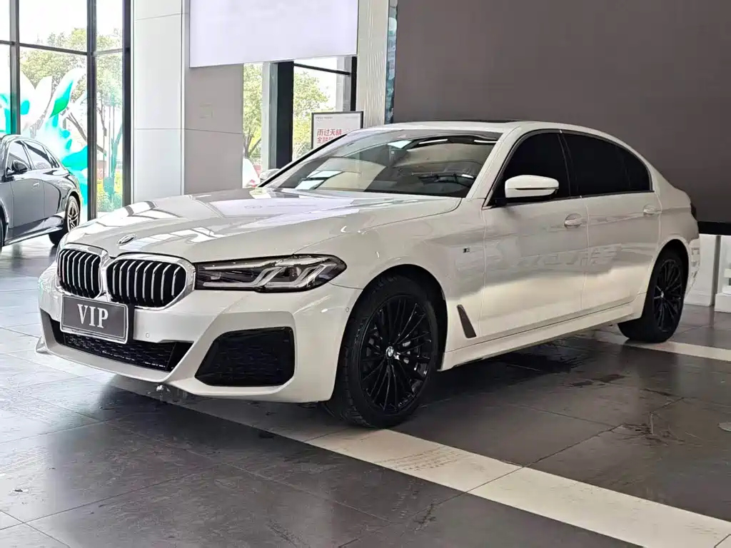BMW 5 Series 2022 — фото 1