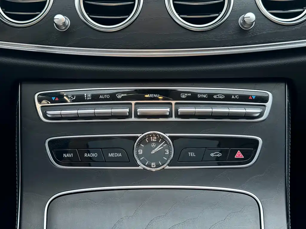 Mercedes-Benz E-Class 2018 — фото 16