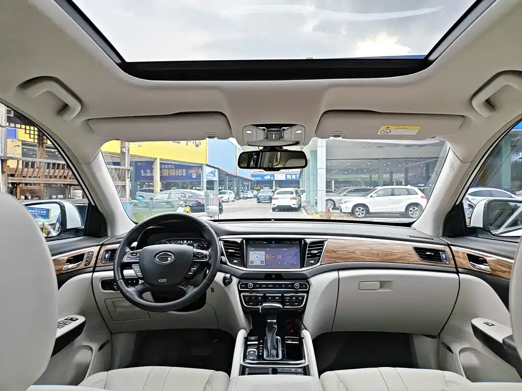 GAC Trumpchi GS8 2017 — фото 16