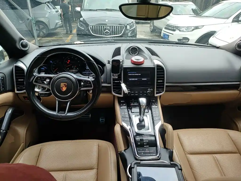 Porsche Cayenne 2016 — фото 10