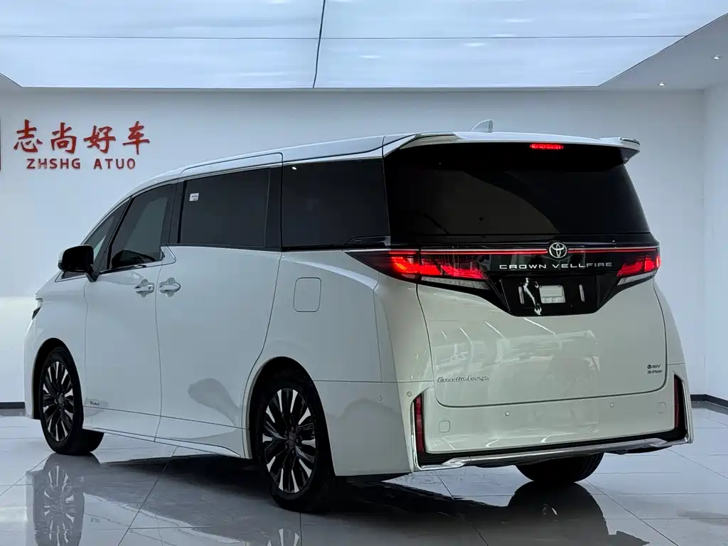 Toyota Vellfire 2024 — фото 12