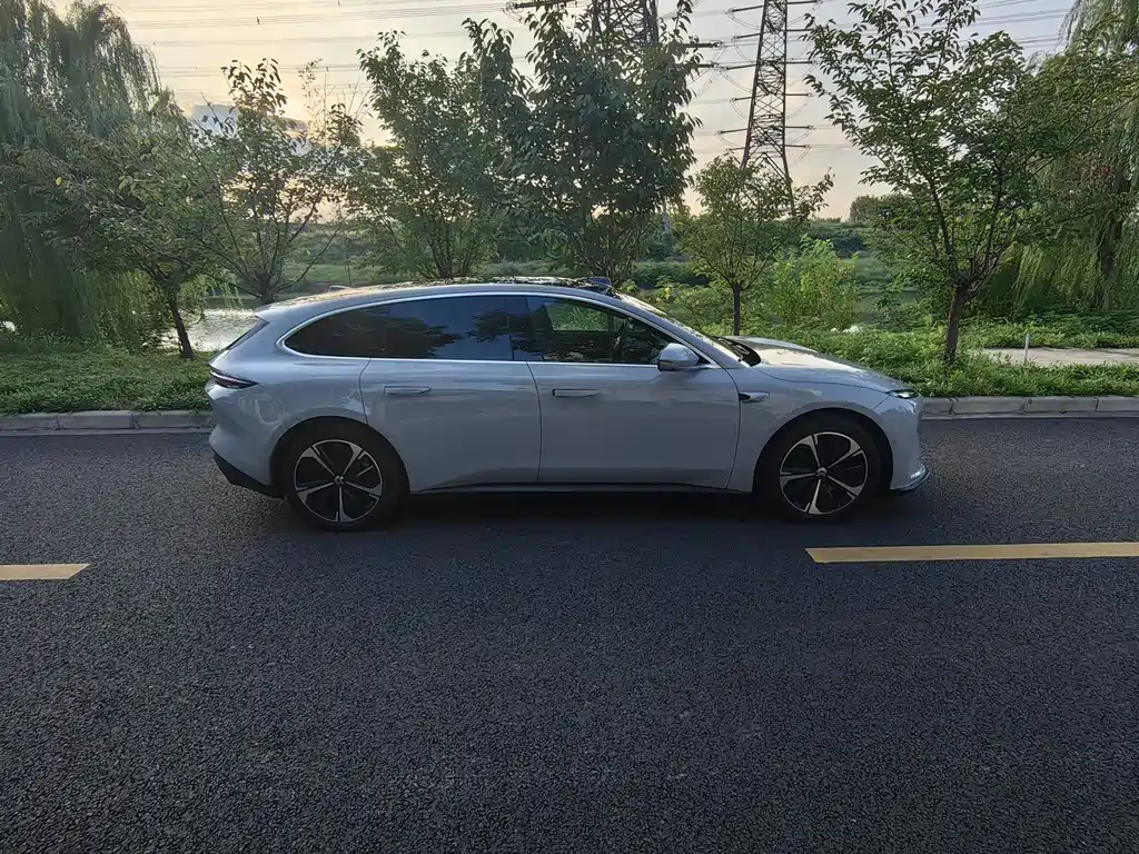 NIO ET5T 2024