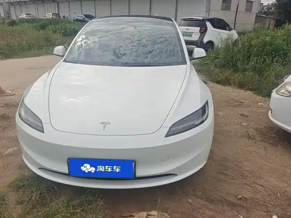 Tesla Model 3 2025