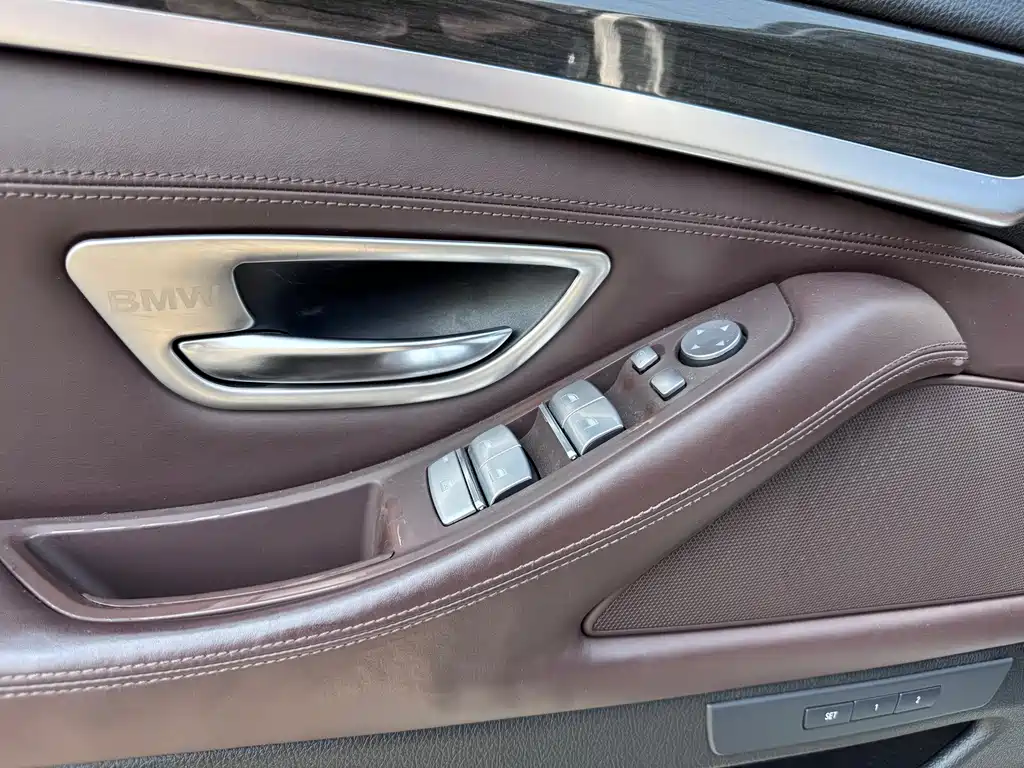 BMW 5 Series 2015 — фото 9