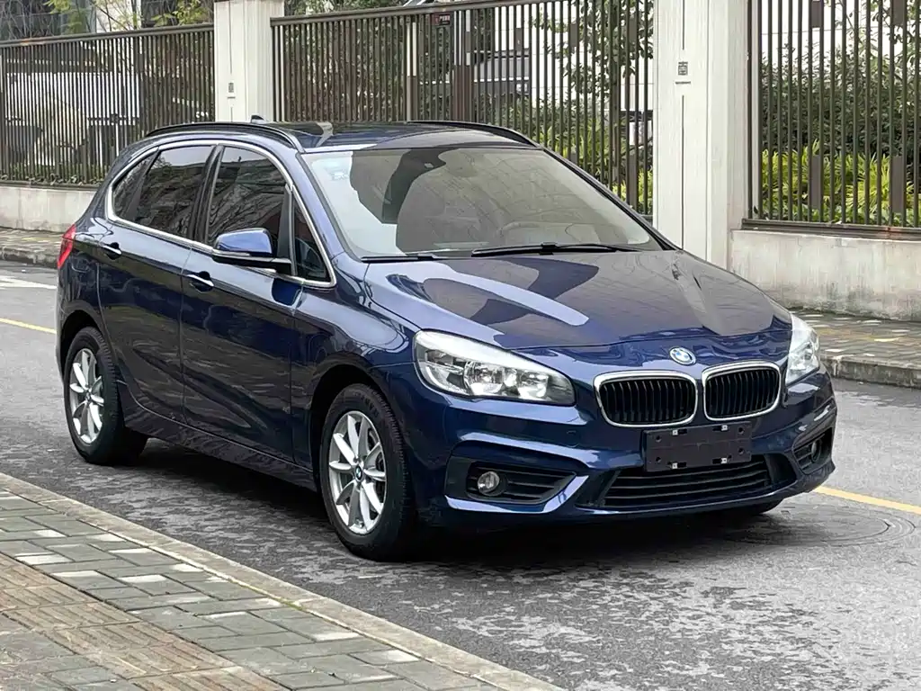 BMW 2 Series Active Tourer 2017 — фото 3
