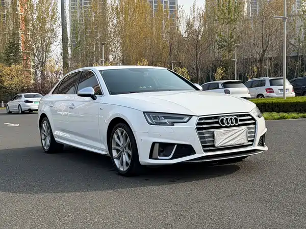 Audi A4L 2019