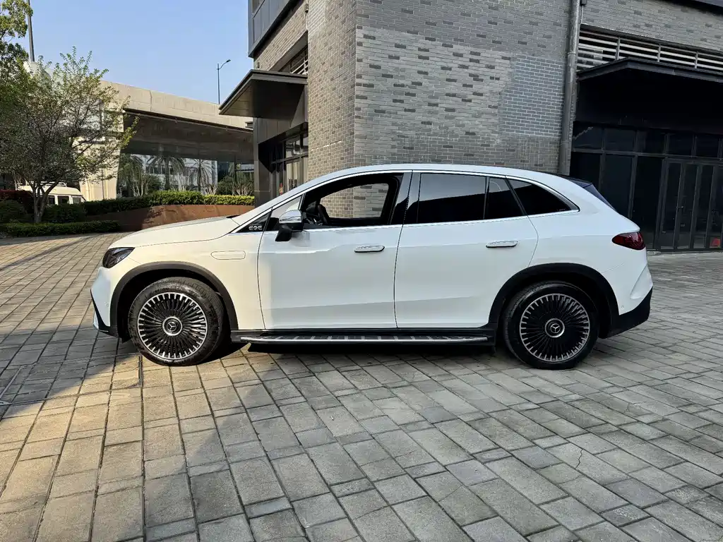 Mercedes-Benz EQE SUV 2023 — фото 4