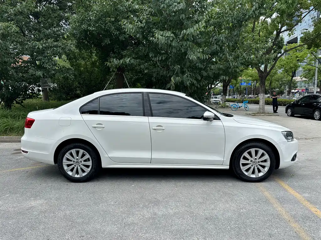Volkswagen Sagitar 2015