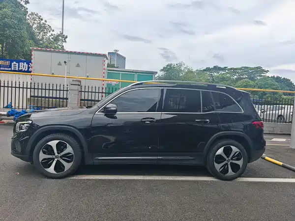Mercedes-Benz GLB 2023