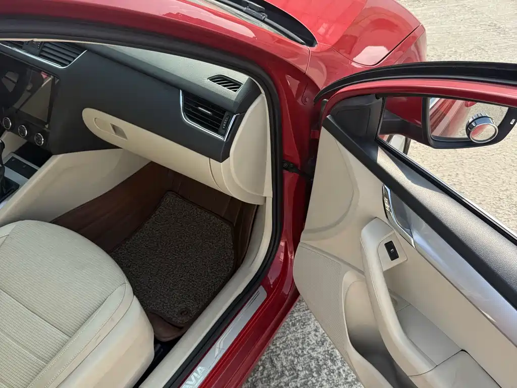Skoda Octavia 2015 — фото 9