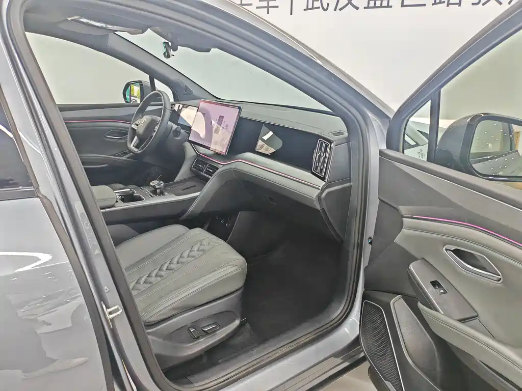 BYD Song L DM-i 2025 — фото 15