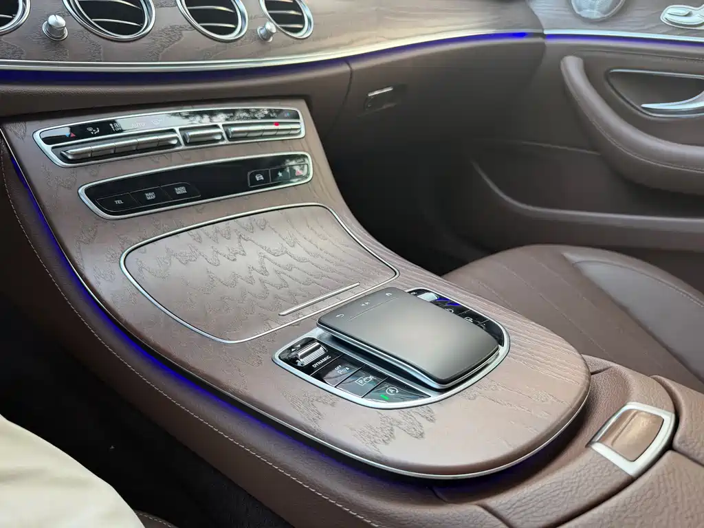 Mercedes-Benz E-Class 2021 — фото 20