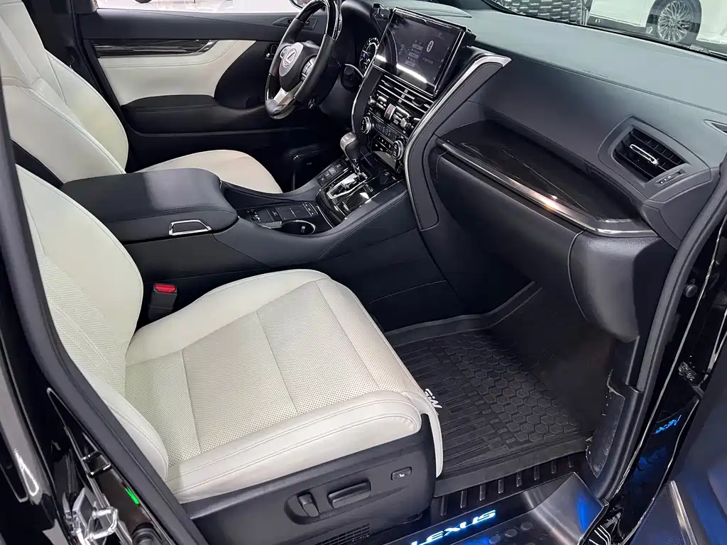 Lexus LM 2021 — фото 19