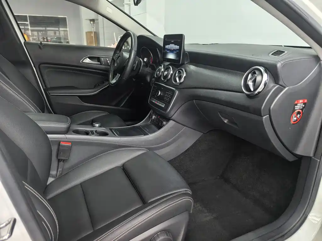 Mercedes-Benz GLA 2018 — фото 16