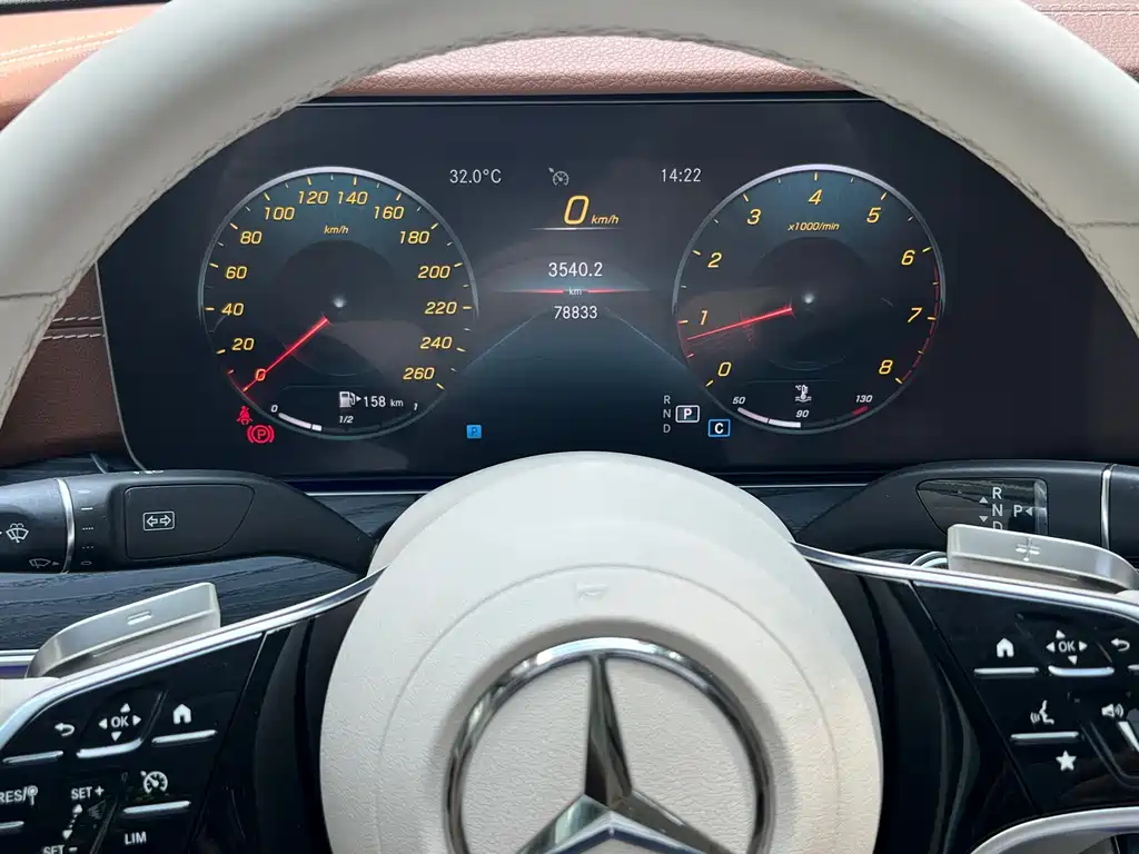 Mercedes-Benz E-Class 2022 — фото 16