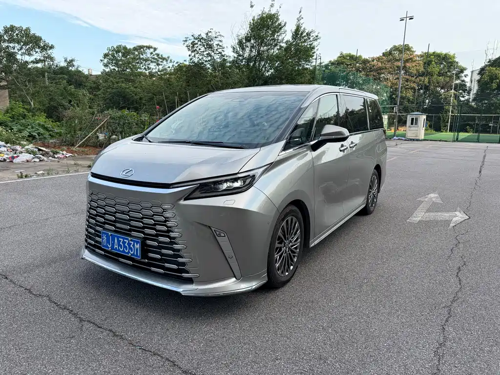Lexus LM 2025