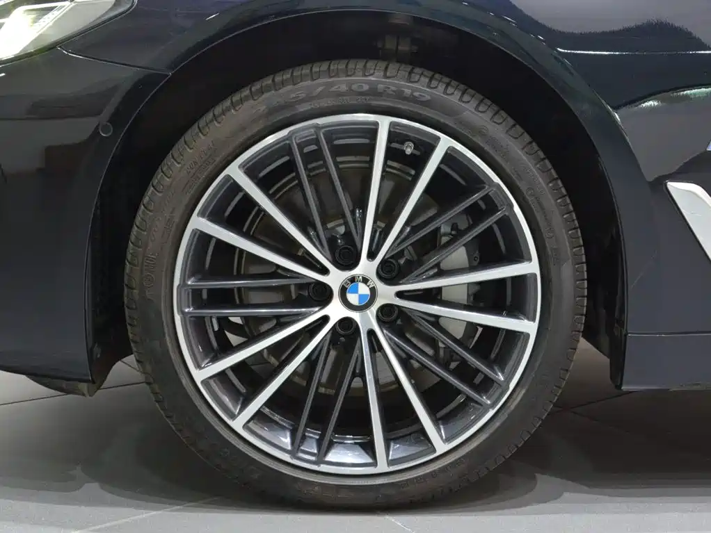 BMW 5 Series 2022 — фото 14