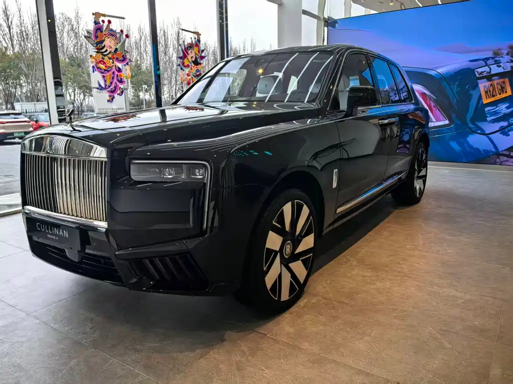 Rolls-Royce Cullinan — фото 9