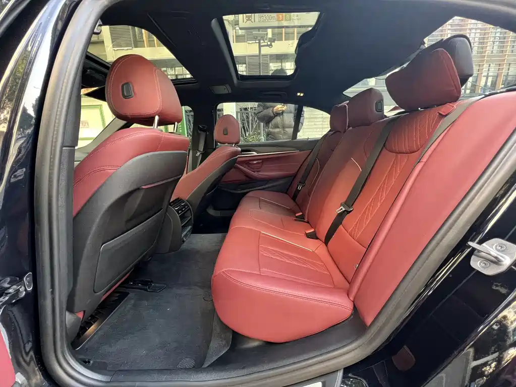 BMW 5 Series 2022 — фото 10