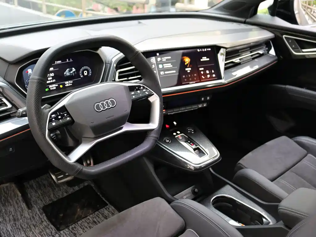 Audi Q4 e-tron 2023 — фото 9
