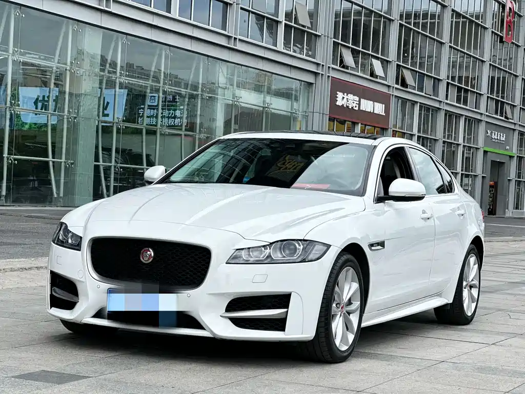 Jaguar XF 2016 — фото 1