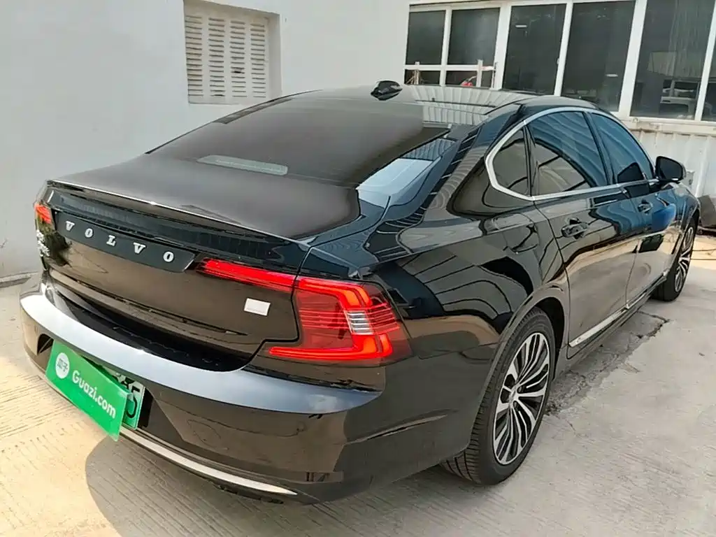 Volvo S90 Plug-In Hybrid 2023 — фото 5