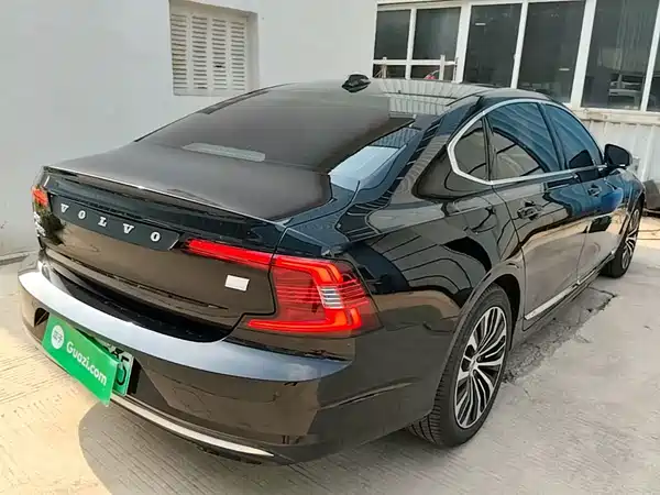 Volvo S90 Plug-In Hybrid 2023