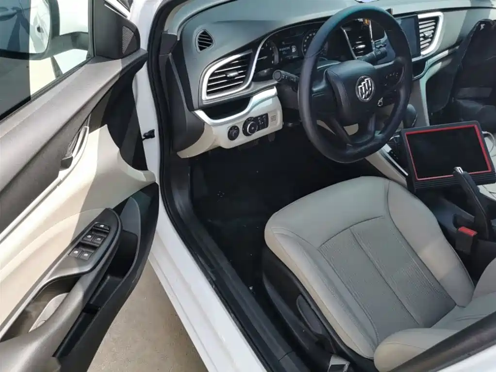 Buick Excelle 2017 — фото 16