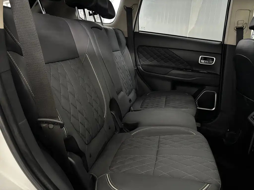 Mitsubishi Outlander 2022 — фото 13