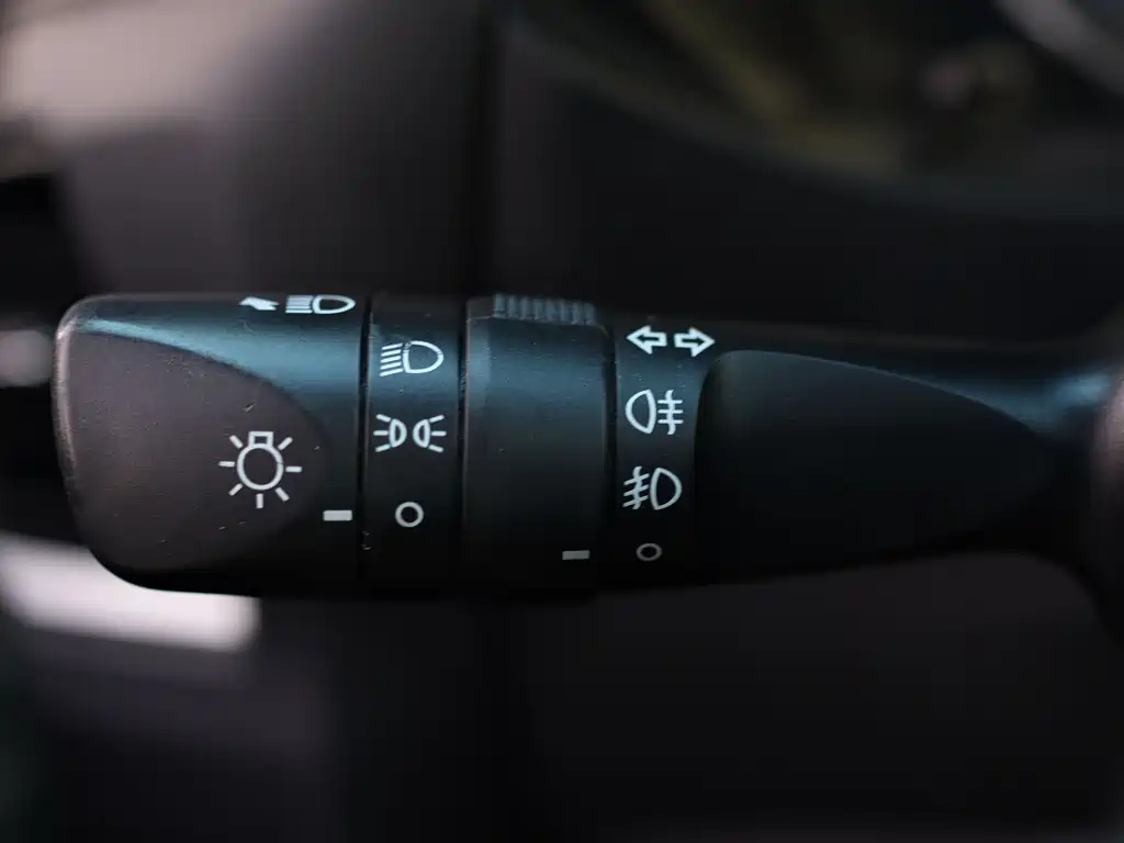 Toyota Corolla 2015 — фото 10