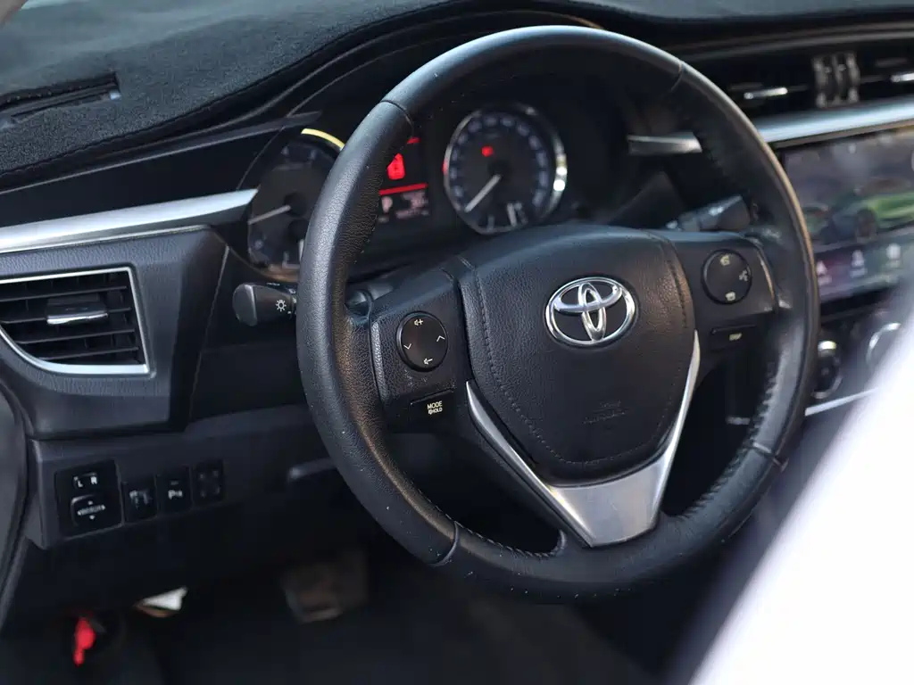 Toyota Corolla 2015 — фото 15