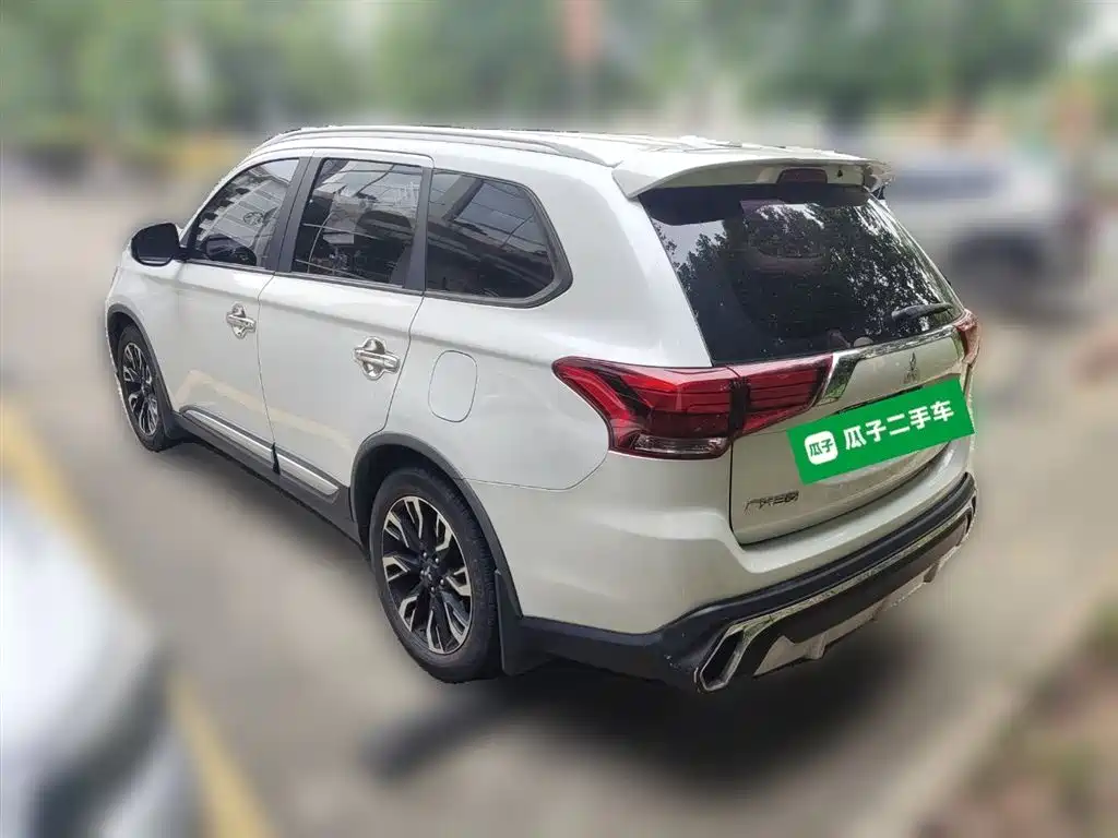Mitsubishi Outlander 2020 — фото 25