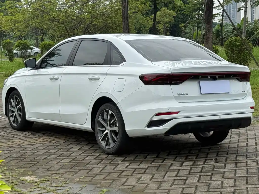 Geely Emgrand 2024 — фото 12