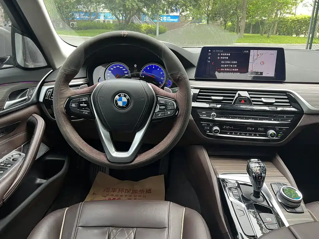 BMW 5 Series 2018 — фото 10