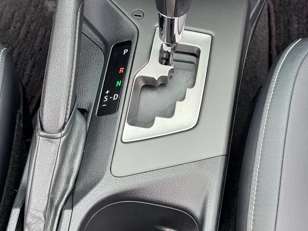 Toyota RAV4 2017 — фото 10