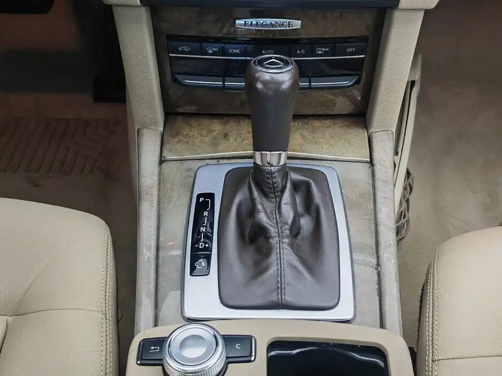 Mercedes-Benz E-Class 2010 — фото 13