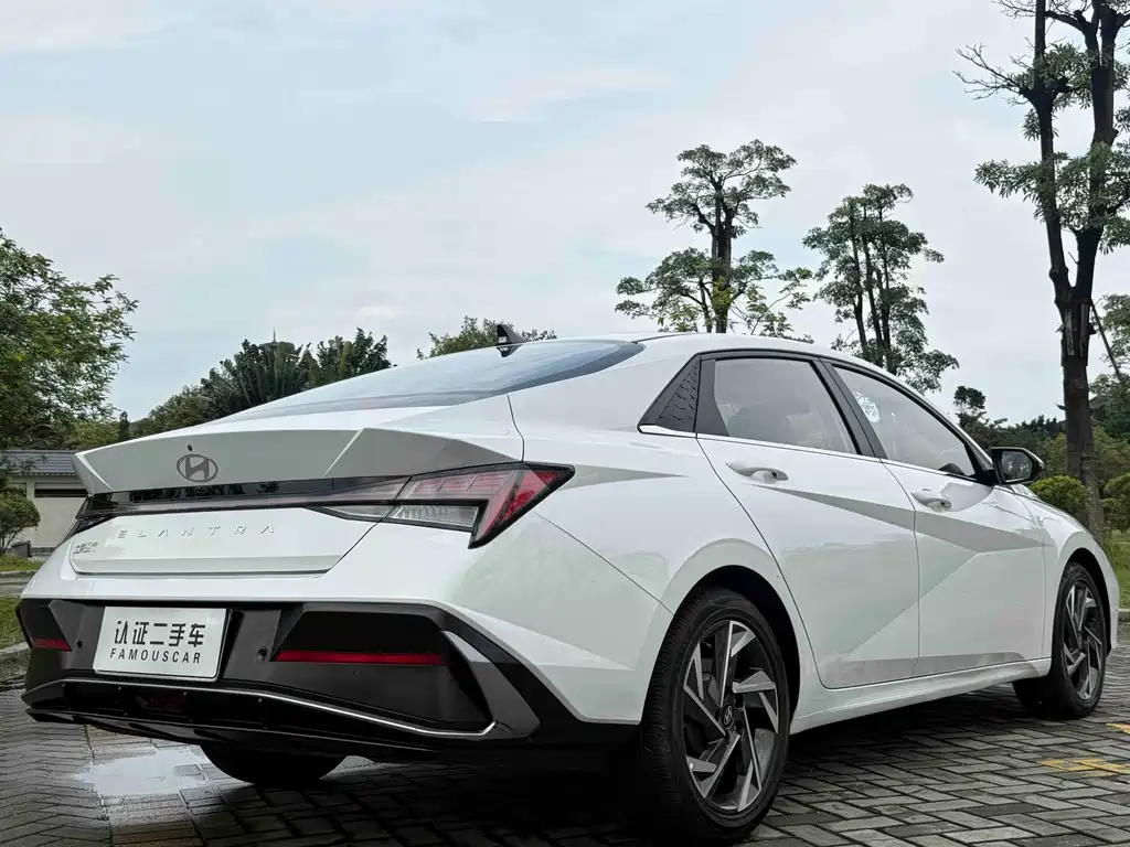 Hyundai Elantra 2025 — фото 15