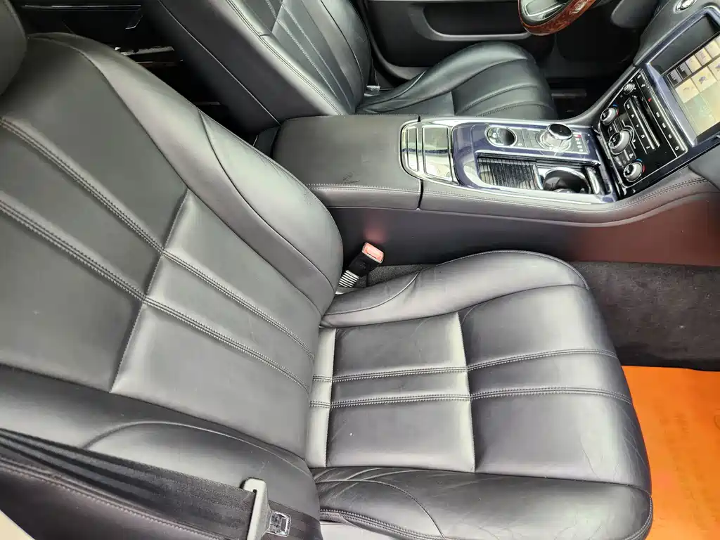 Jaguar XJ 2012 — фото 15