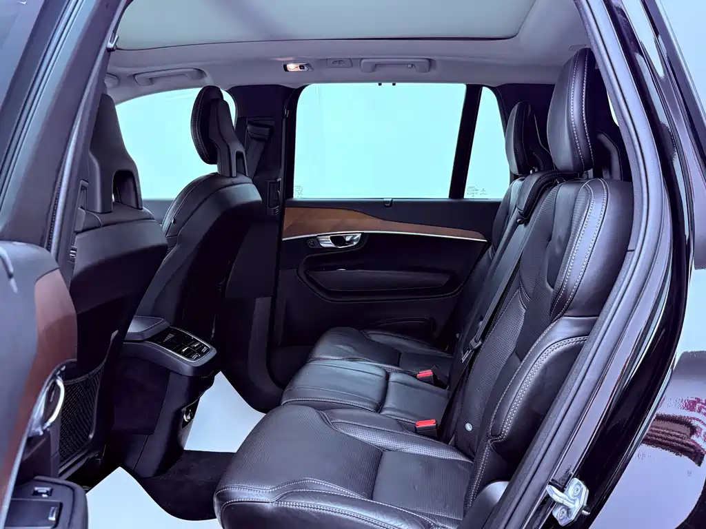 Volvo XC90 2017 — фото 16