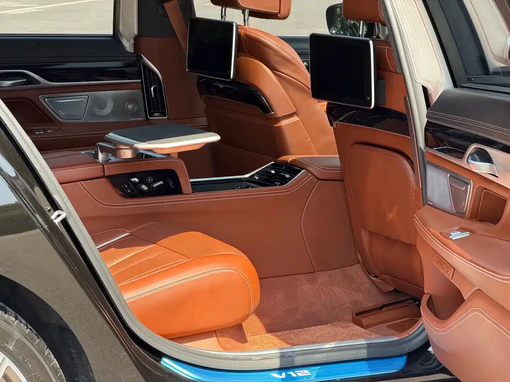 BMW 7 Series 2018 — фото 6